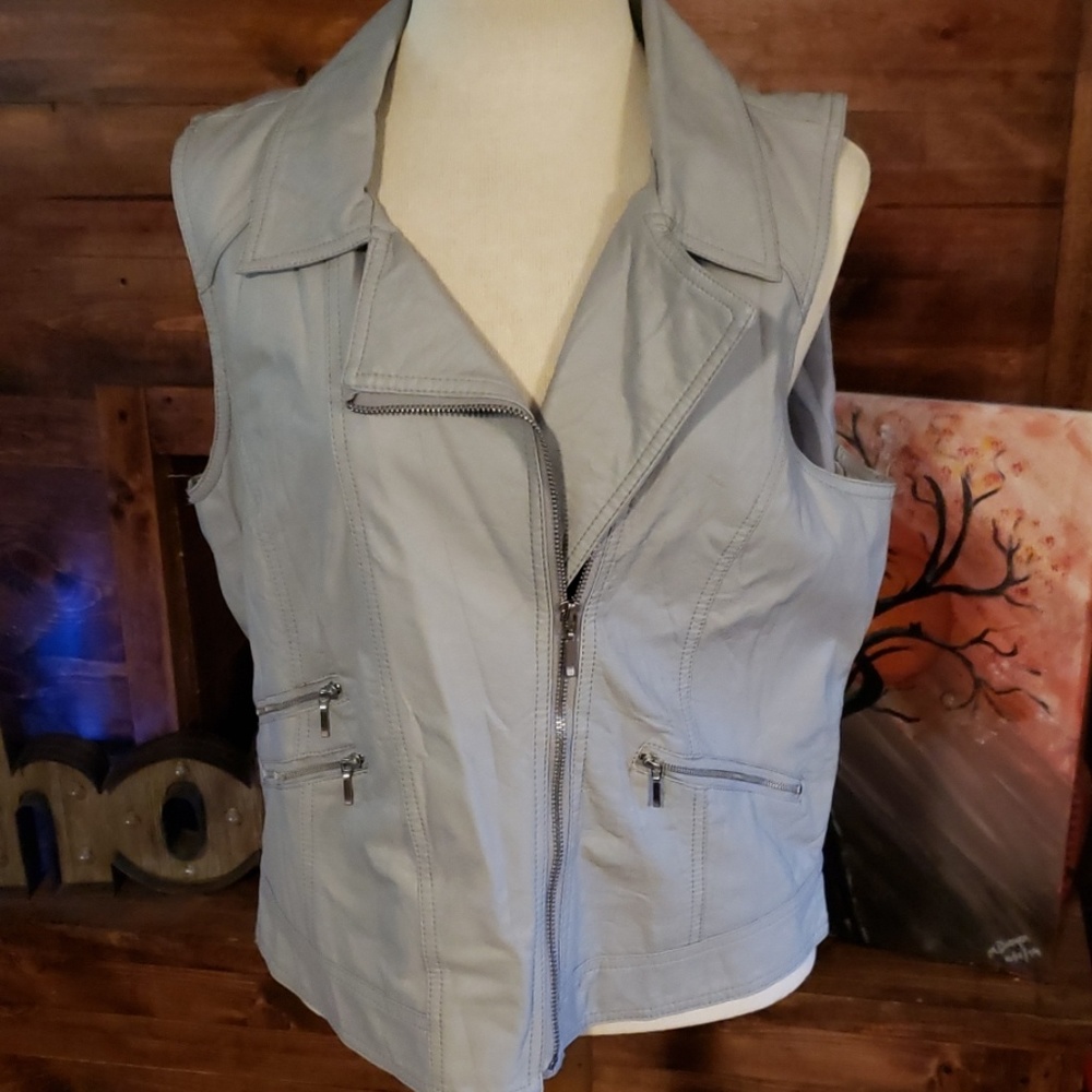 Maurices light grey pleather moto vest NWT